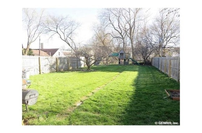 Photo - 271 Merchants Rd