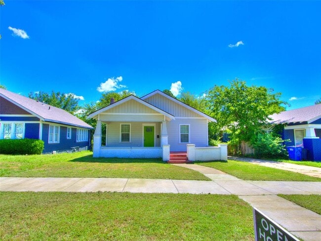 Photo - 1017 N Broadway Ave