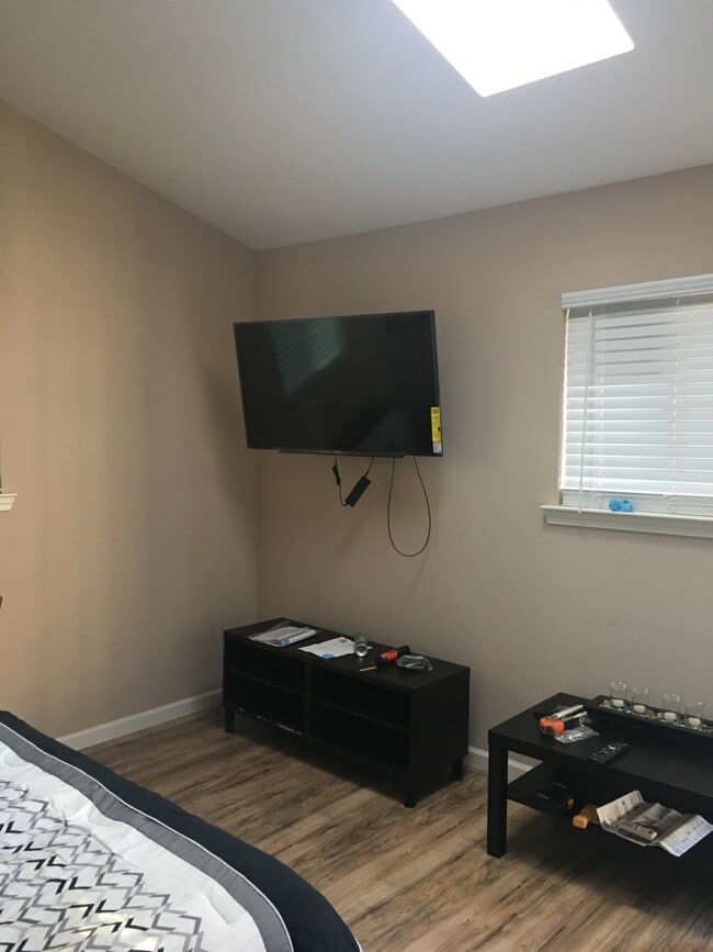 Photo - 283 McCreery Ave Unit Studio