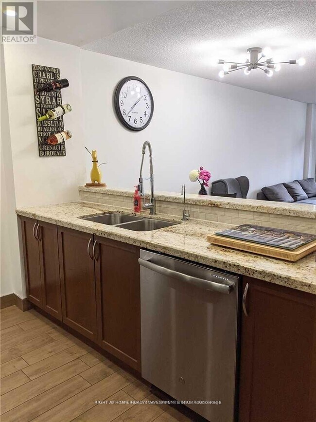 Photo - 550 Webb Dr Unité 812