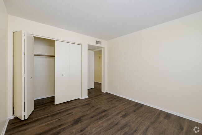 2BR, 1BA - 820SF - Second Bedroom - 2516 W Augusta Ave Apartments