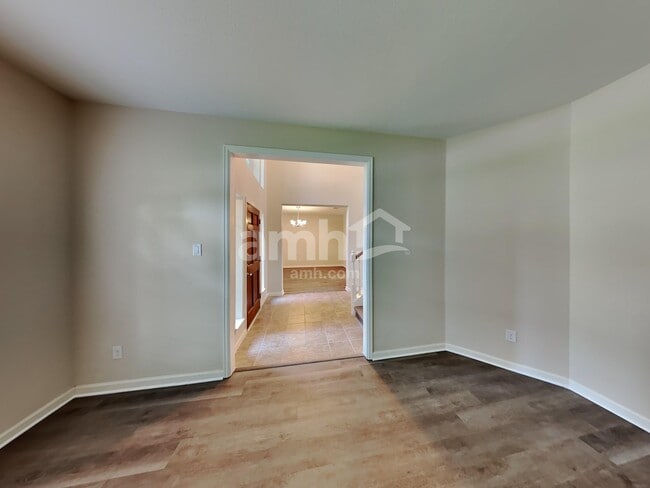 Photo - 501 Falcon Lake Dr