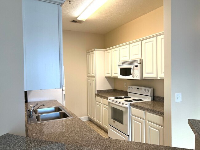 Photo - AVAILABLE NOW! 3 BED/2 BATH CONDO IN FOUNT...