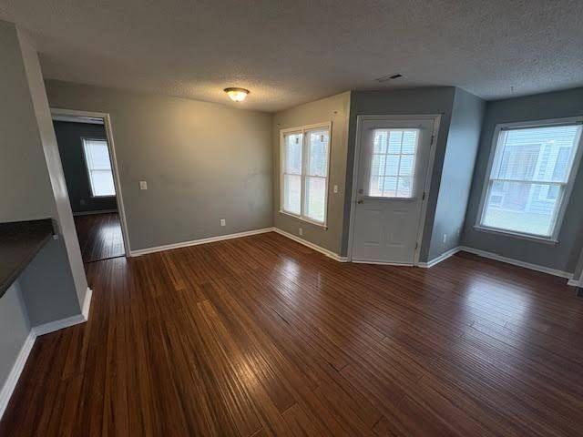 Photo - 102 W Victoria Ct