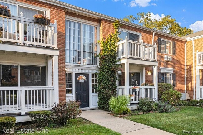 Photo - 2420 Parmenter Blvd Unidad 206