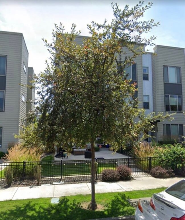 Photo - 2403 W Bridge Ave