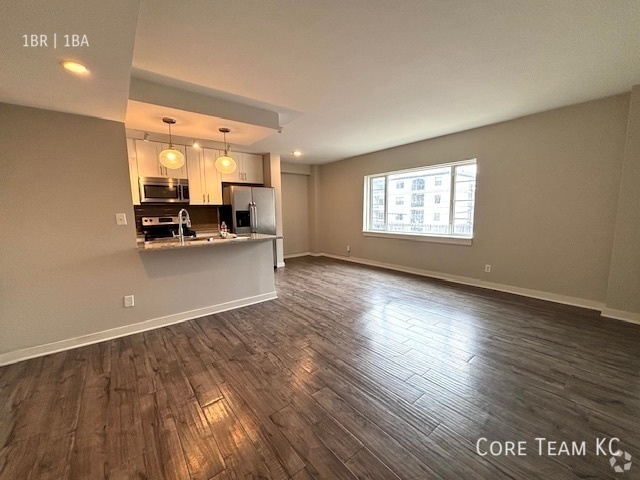 Building Photo - One bedroom near Plaza - in Unit 305 Rental