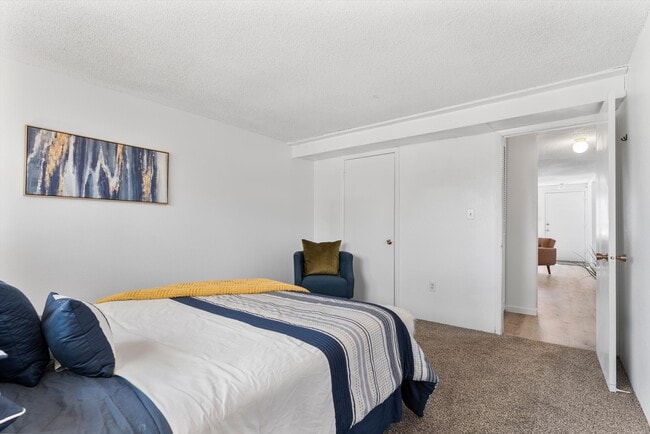 2x1 Bedroom - Mohawk Green Apartments