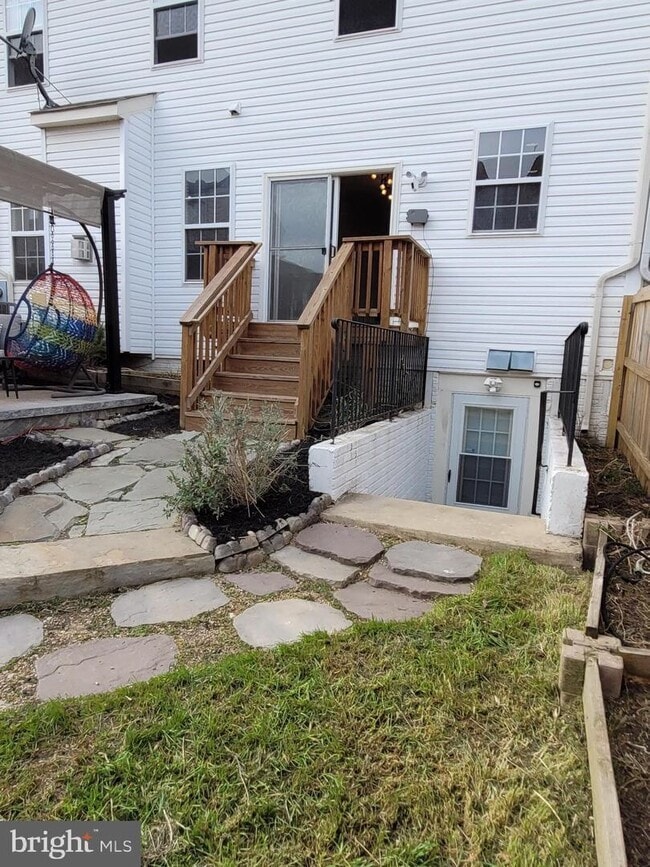Back/Walkout entrance - 112 Holmes St Unit Basement