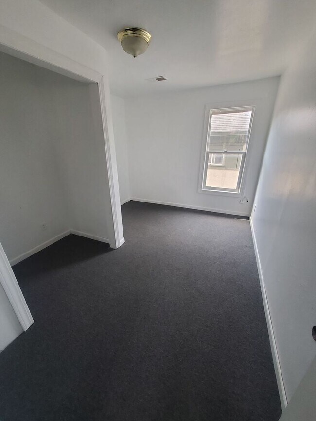 Photo - 1027 Albert St Unit 2