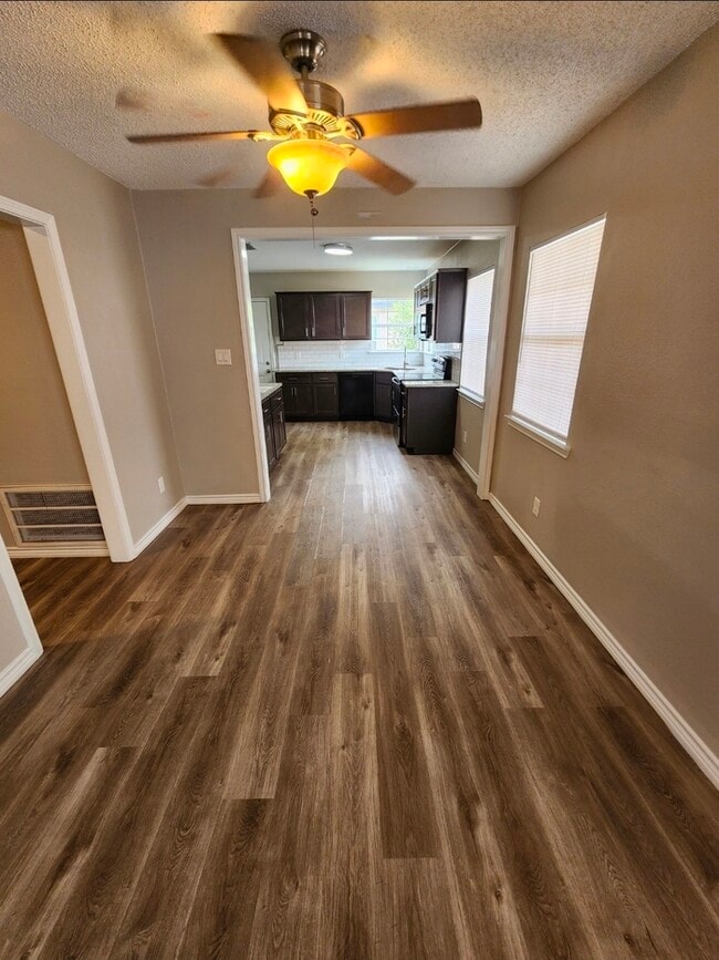 Photo - 3 bed 2 bath, move in ready!