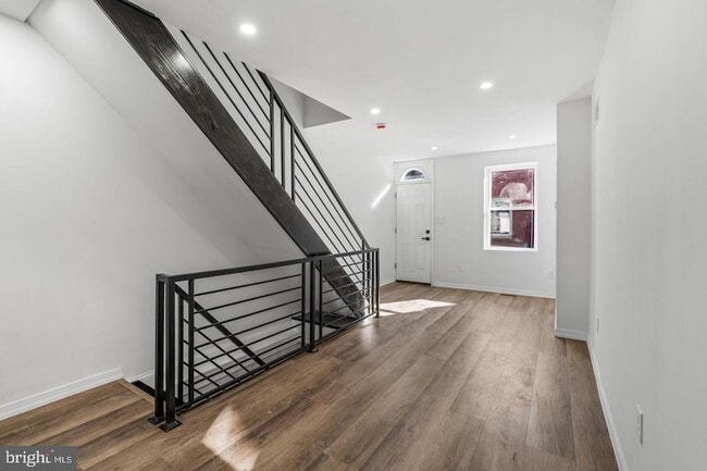 Photo - 3058 Tilton St
