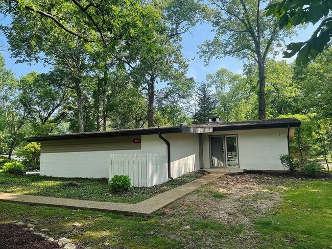 Photo - 203 Hathaway Dr