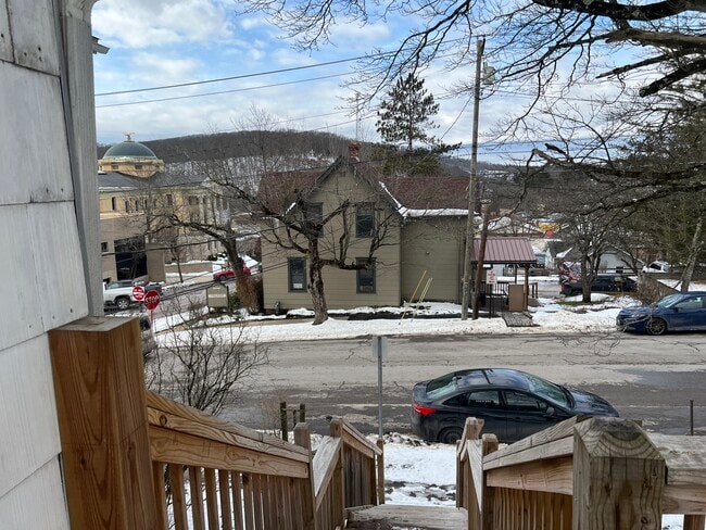 Building Photo - 400 E Alder St