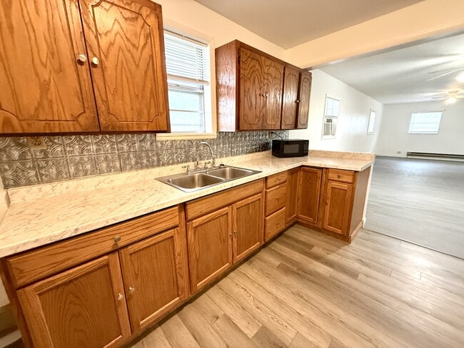 Photo - 329 E St NE