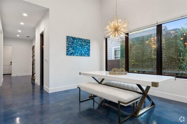 Building Photo - 2409 Durwood St Rental
