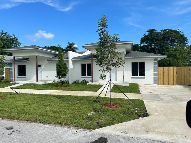 Building Photo - 9911 Jamaica Dr