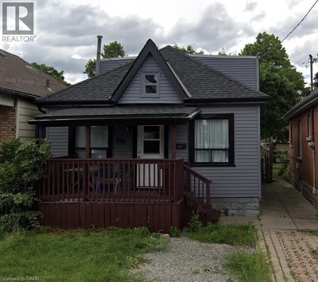 Photo - 229 Grosvenor Ave N