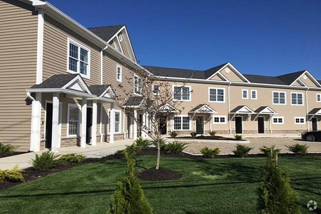 Building Photo - Fairfield Townhouses At West Babylon