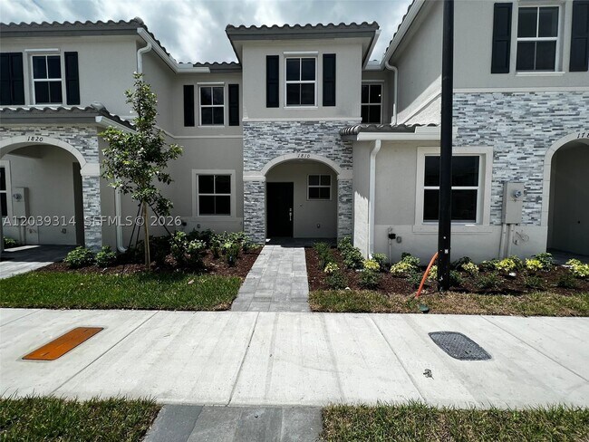 1810 SE 26th Ter