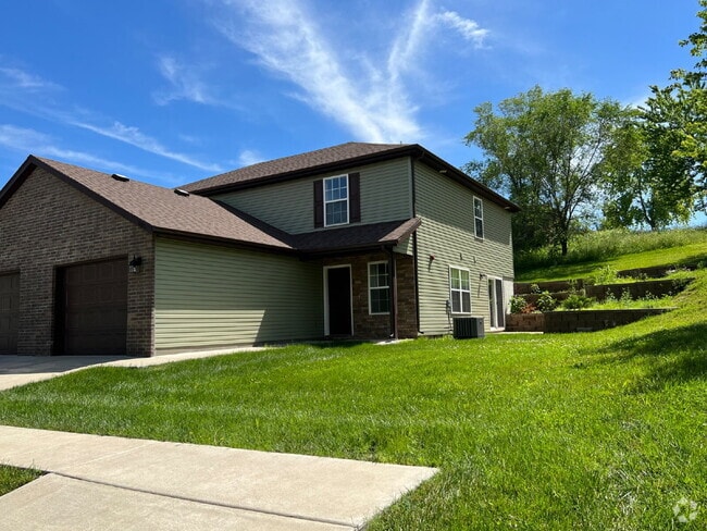Building Photo - 3BR/2.5BA Townhouse Move-in Special**