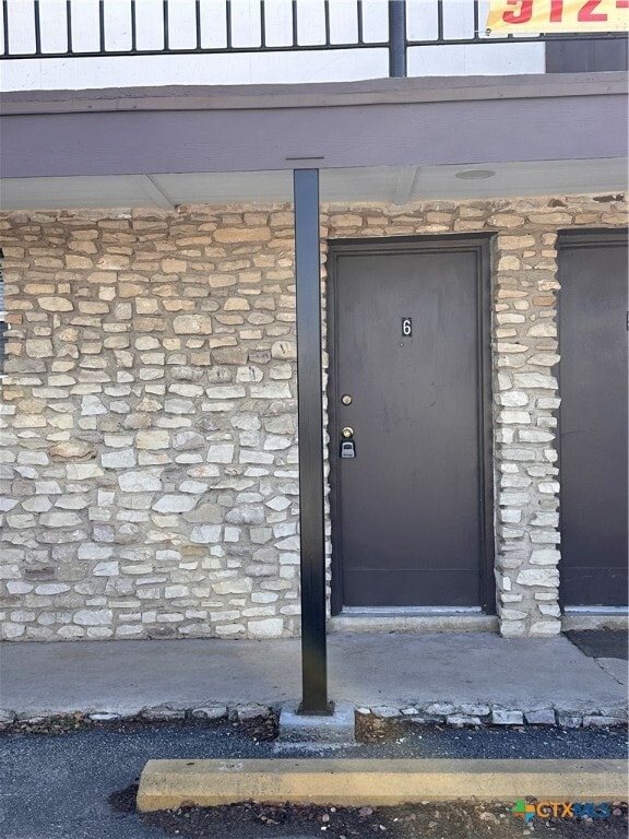 Photo - 1706 N Interstate 35 Unit 6