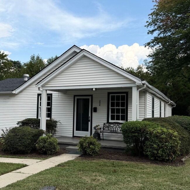 Building Photo - 224 Hylawn Ave