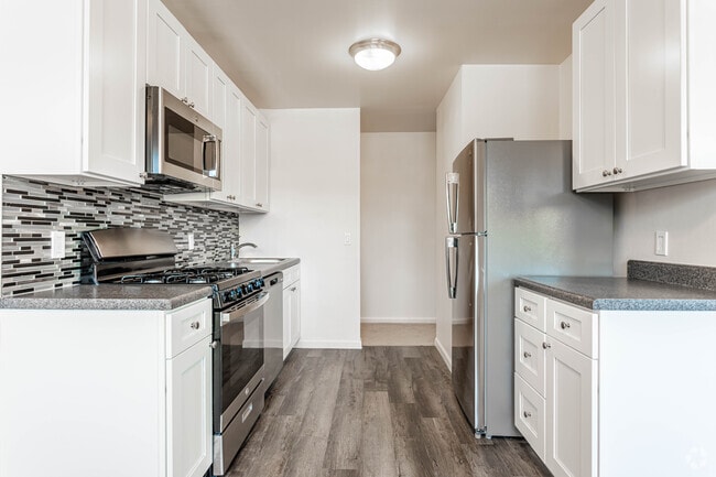 Kitchen - Stevens Manor Apartments