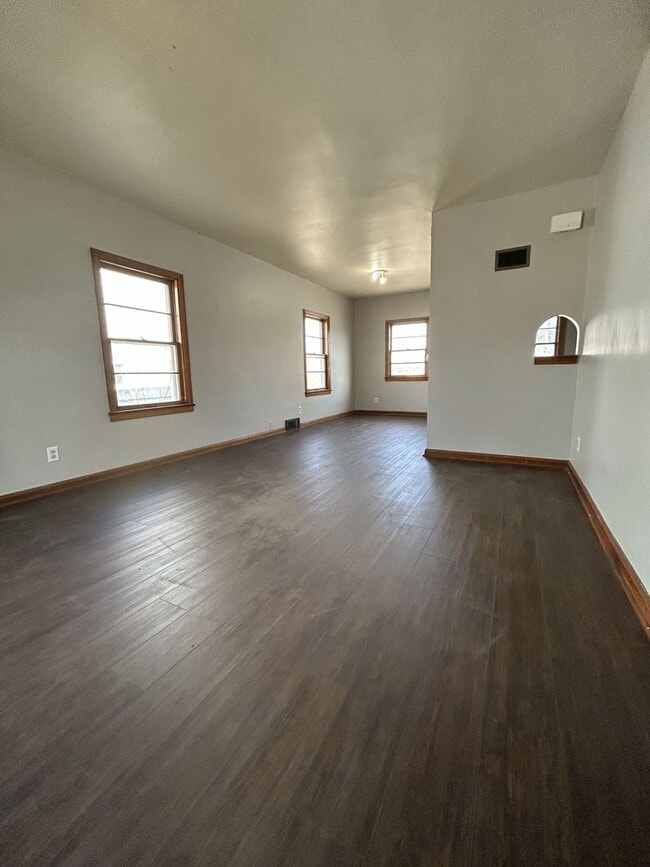 Building Photo - 721-721 W 11th St Unit 719
