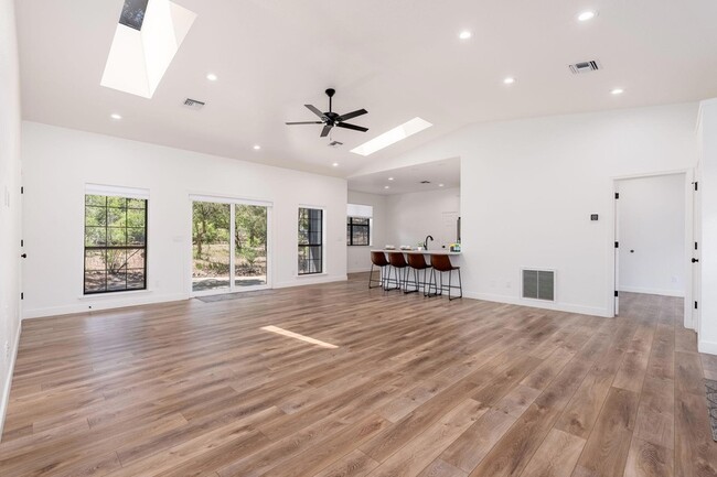 Photo - 908 S Manzanita Dr