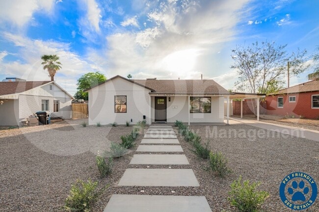 Building Photo - 9042 N 3rd Ave