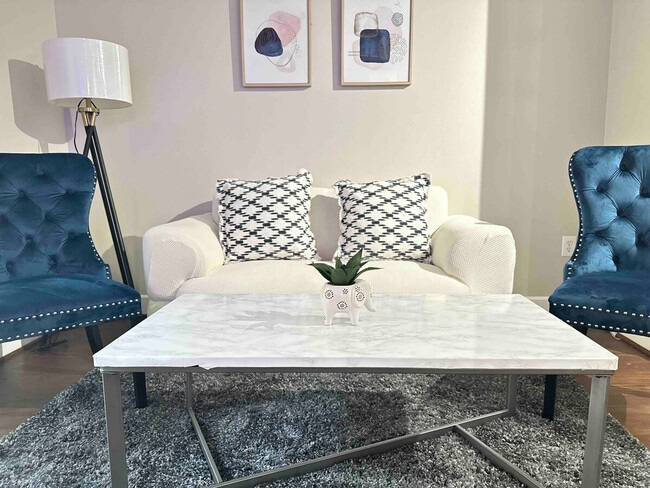 Building Photo - 12848 Queensbury Ln Unit ID1335682P