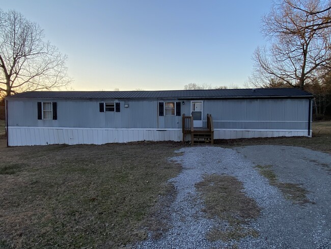 Trailer front/parking area - 1359 Hyder Loop House