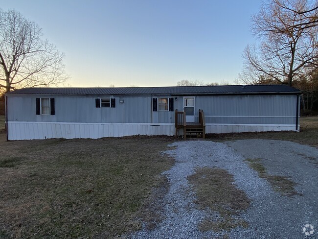 Trailer front/parking area - 1359 Hyder Loop Rental