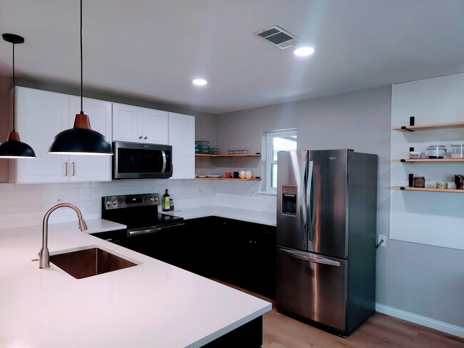 Photo - 922 Sundance St