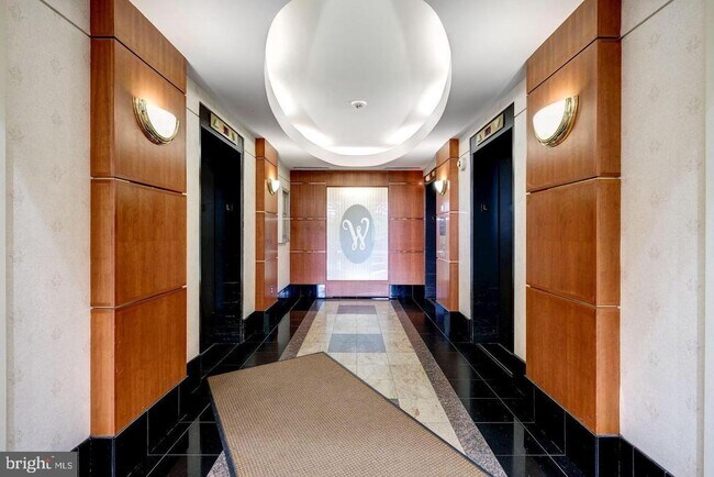 Photo - 203 Yoakum Pkwy Unit 821