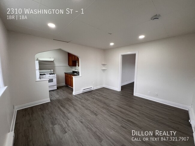 Building Photo - 2310 Washington St Unit 1