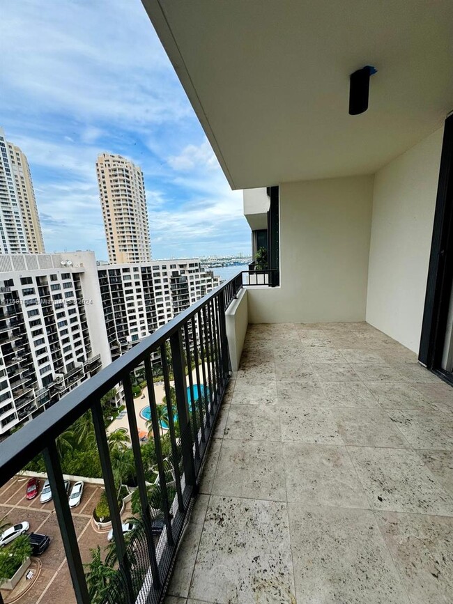 Photo - 520 Brickell Key Dr Unidad 1912 Rental