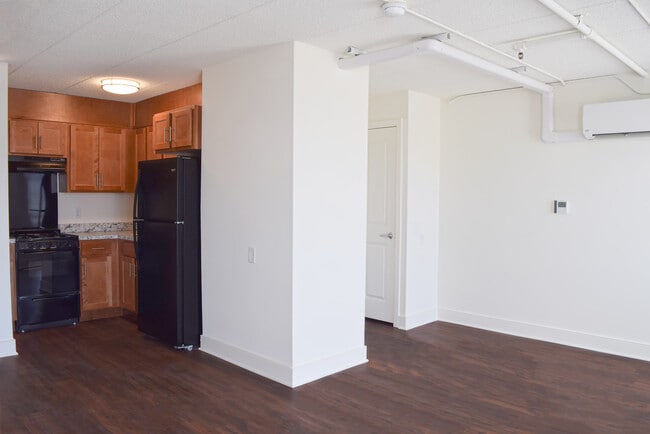 Birchwood at Main - Studio