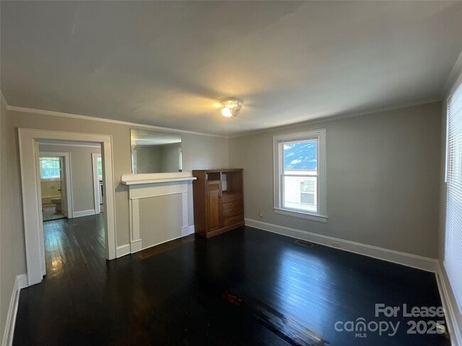 Photo - 904 Harrill St