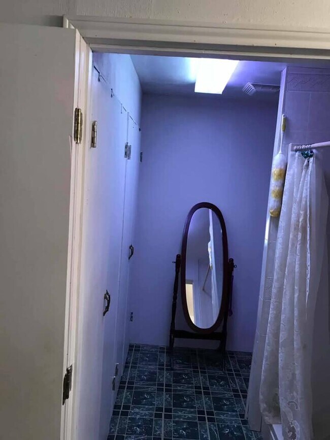 Photo - 323 N Mercer St