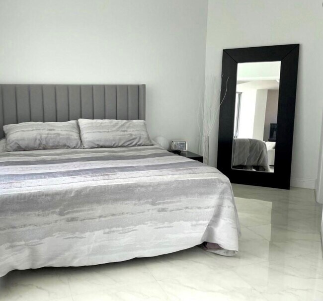 Photo - 350 S Miami Ave Unidad 1808