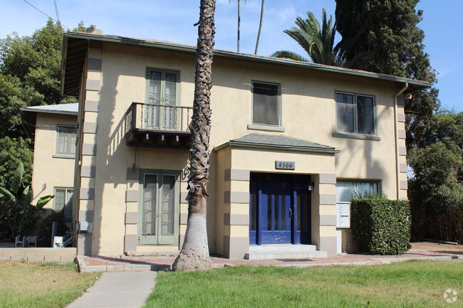 Front Entrance - Orange Rental
