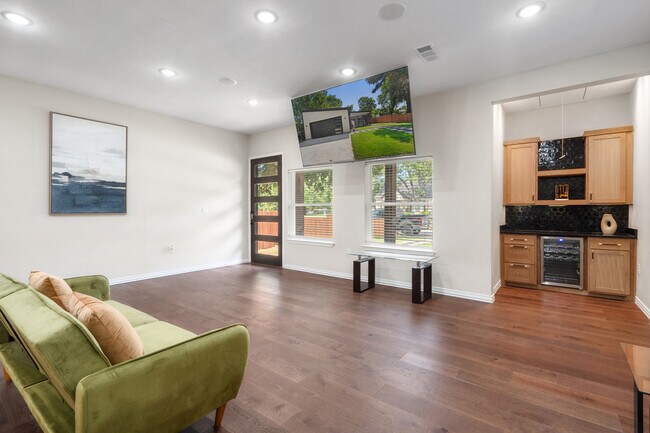 Photo - 2514 Carpenter Ave