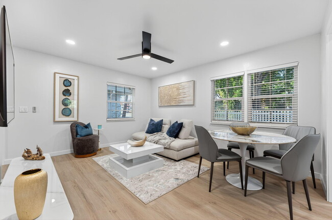 Building Photo - 800 Tropic Isle Dr Unit D