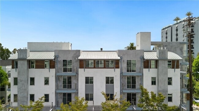 Building Photo - 1014 Larrabee St Unit 202 Rental