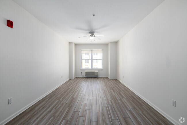 1BR, 1BA - W/ Den - 750SF - Living Area