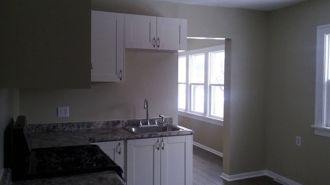 View into LR area - 1518 Irving Ave N Unit 2