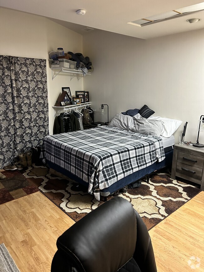 Building Photo - 1409 3rd Ave Unit 8 Rental