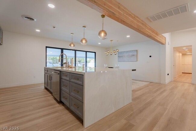 2106 W Oakey Blvd